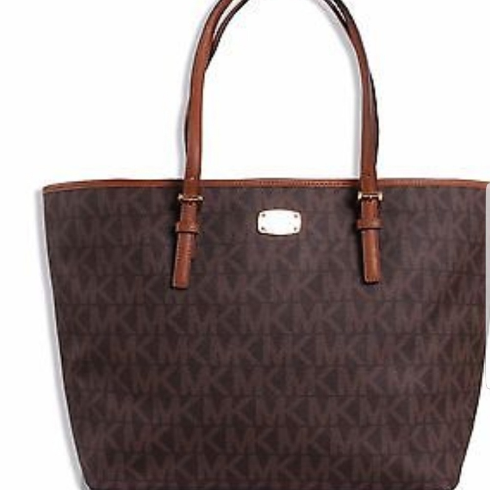 Good condition michael kors jet set large tote